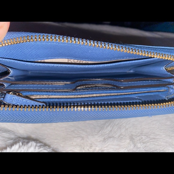 Michael Kors Jet Set Travel Light Blue Wallet - Picture 4 of 5
